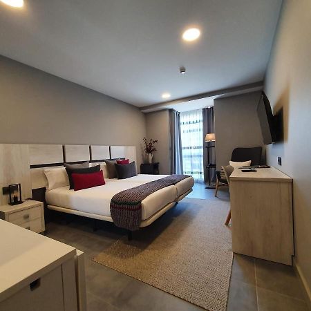 Apartahotel 5Dos5 Овиедо Екстериор снимка