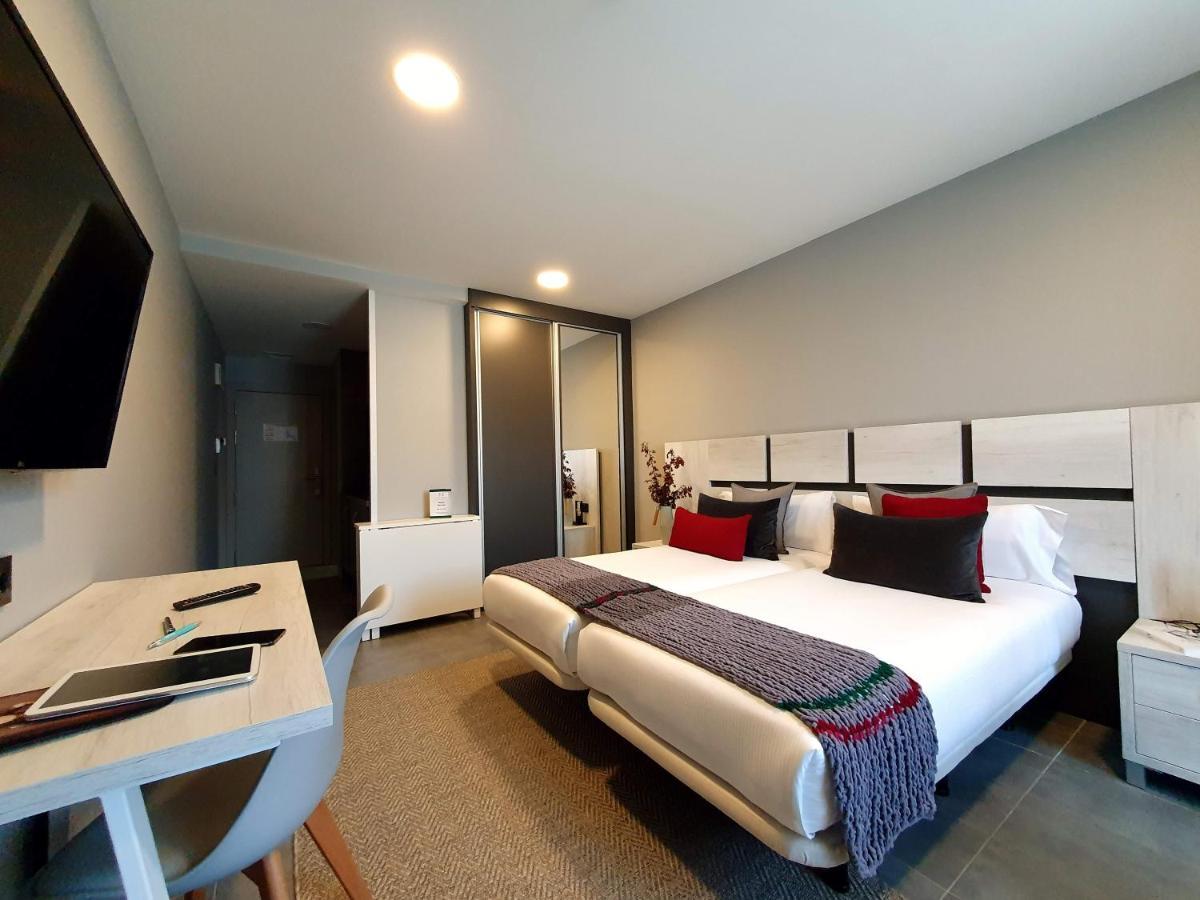 Apartahotel 5Dos5 Овиедо Екстериор снимка