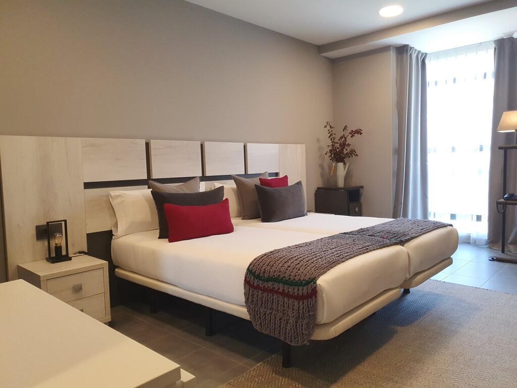 Apartahotel 5Dos5 Овиедо Екстериор снимка