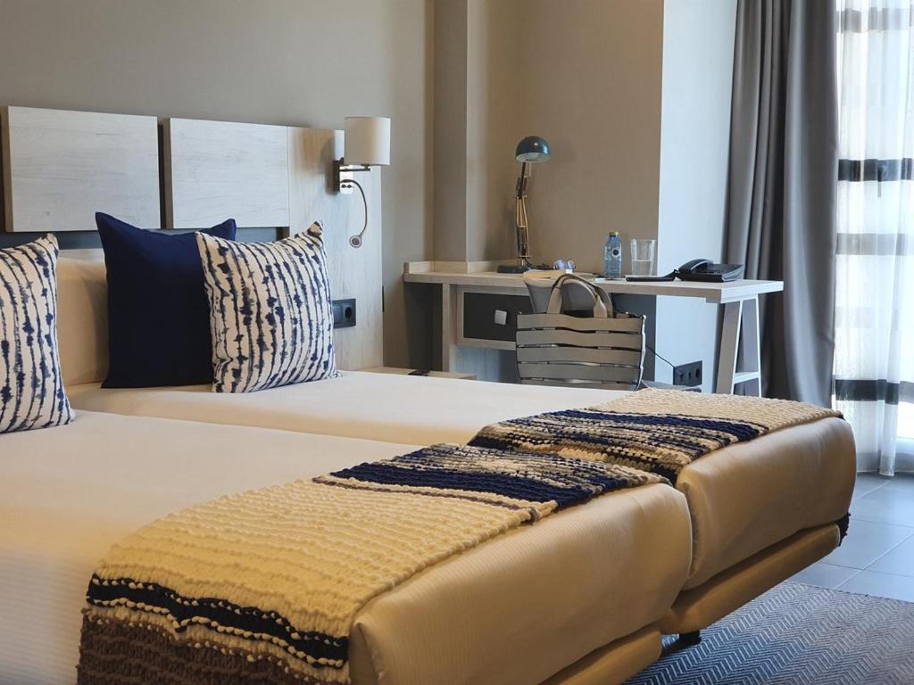 Apartahotel 5Dos5 Овиедо Екстериор снимка